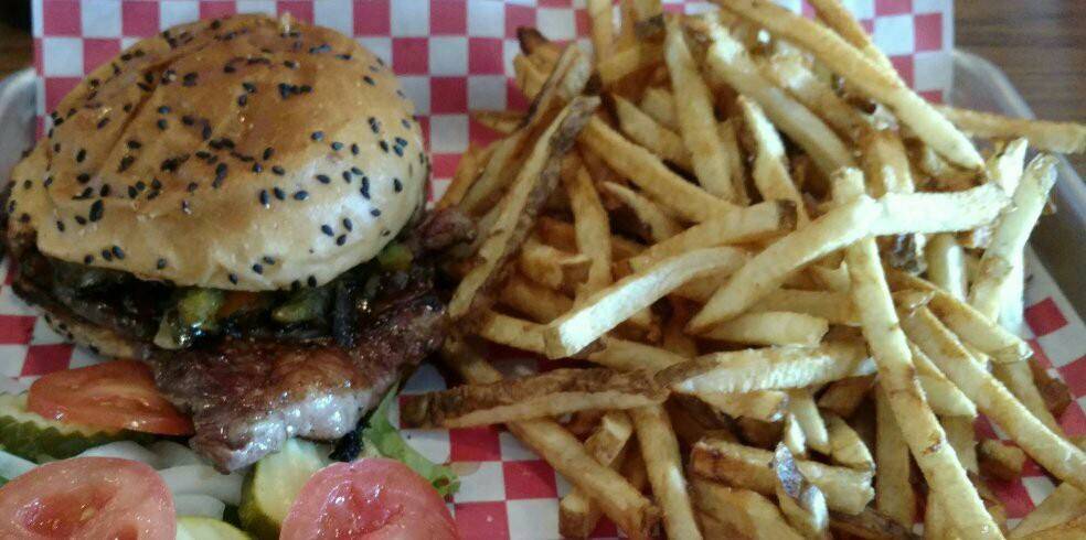 Trade Winds Pub & Eatery | restaurant | 1700 Recreation Dr, Springfield, IL 62711, USA | 2176795482 OR +1 217-679-5482