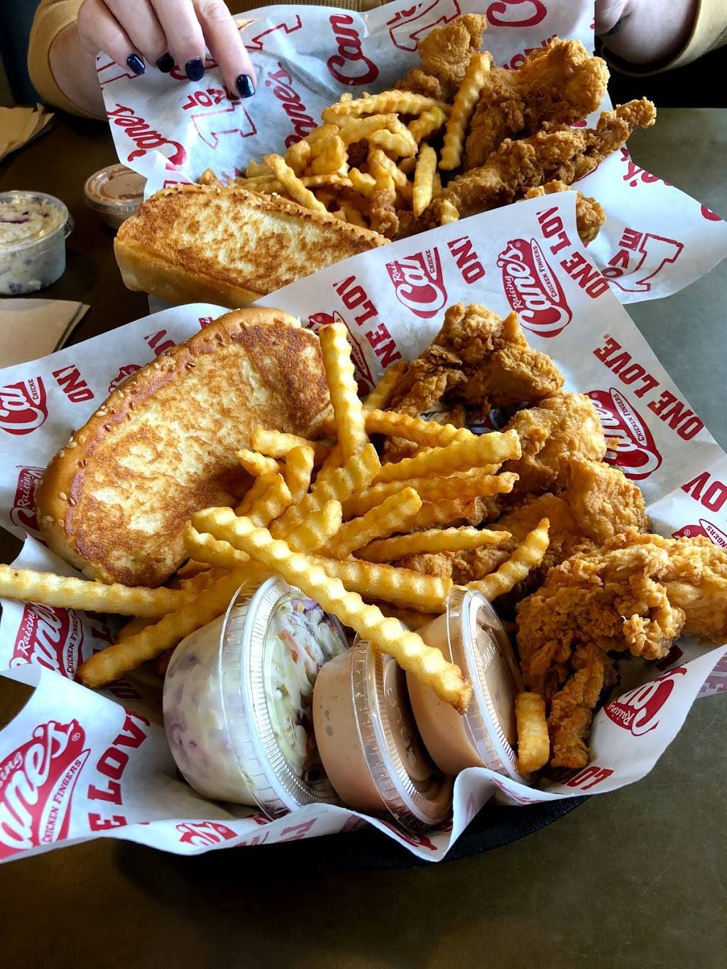 Raising Canes Chicken Fingers | meal takeaway | 1655 Cumberland Ave, Knoxville, TN 37916, USA | 8659748585 OR +1 865-974-8585