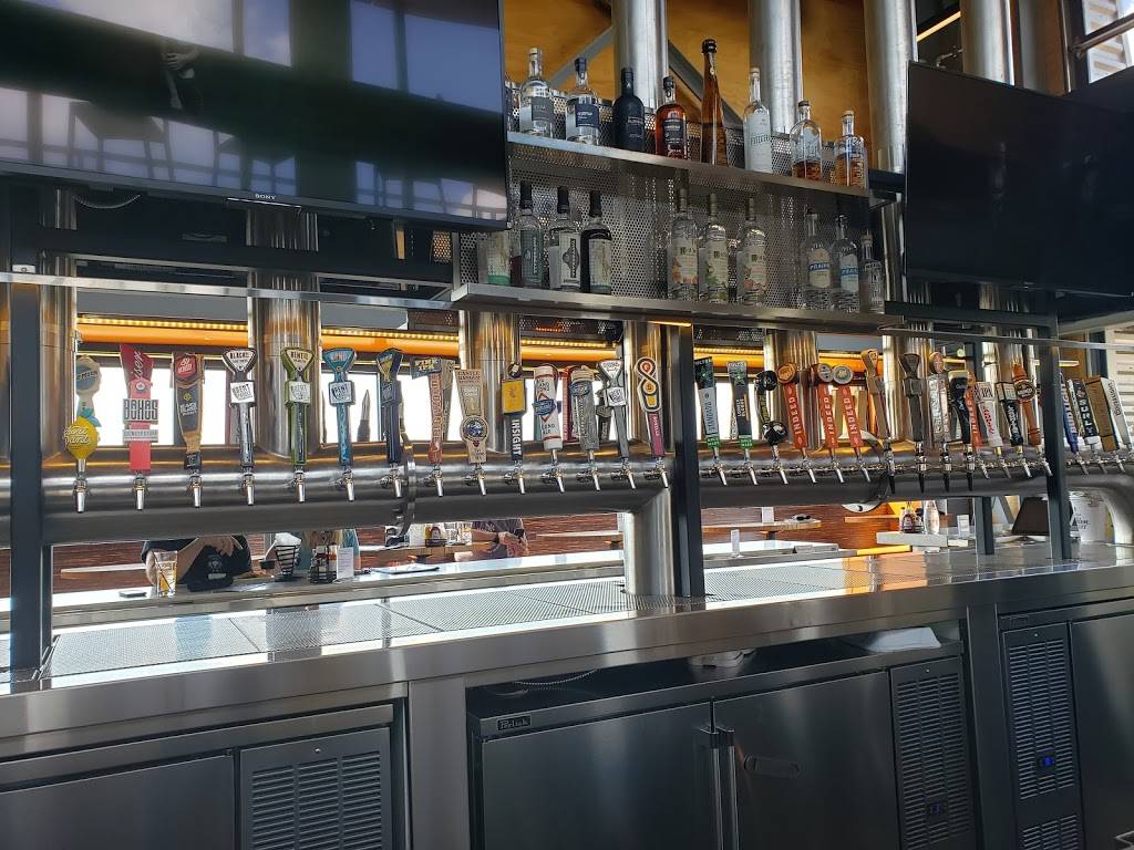 Short or Tall Eatery & Drink Hall | restaurant | 21050 135th Ave N, Rogers, MN 55374, USA | 7632083710 OR +1 763-208-3710