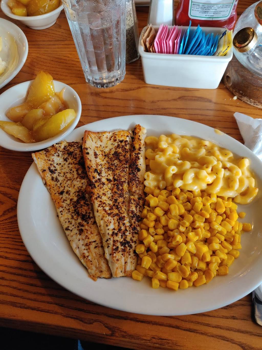 Cracker Barrel Old Country Store | restaurant | 706 Desoto Cove, Horn Lake, MS 38637, USA | 6623494203 OR +1 662-349-4203