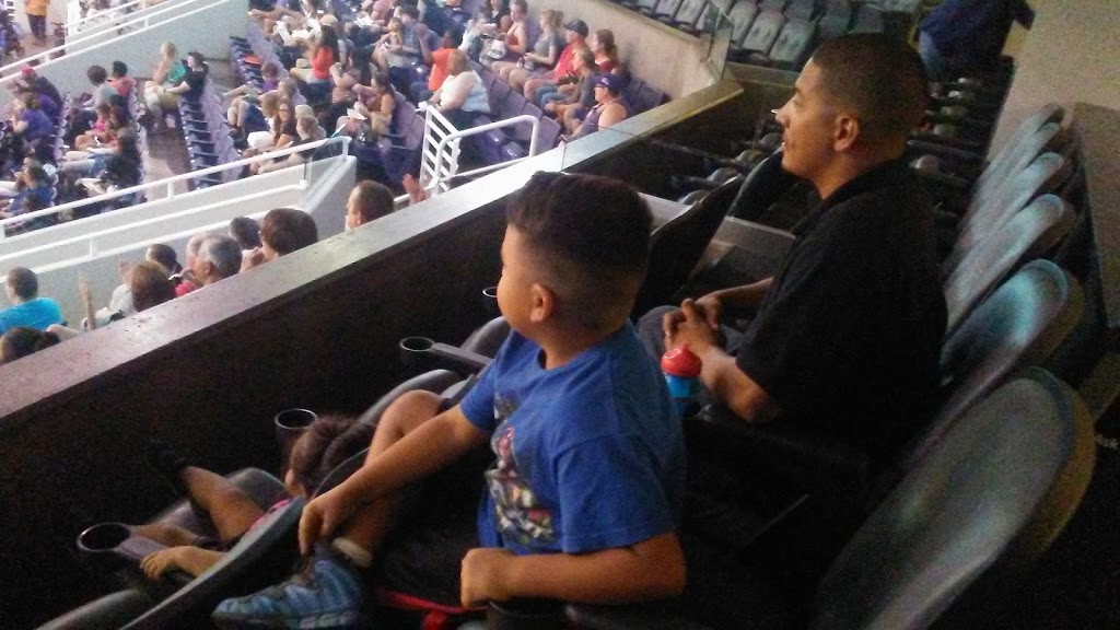 Sir Vezas | restaurant | US Airways Center, 201 E Jefferson St, Phoenix, AZ 85004, USA | 6022758226 OR +1 602-275-8226