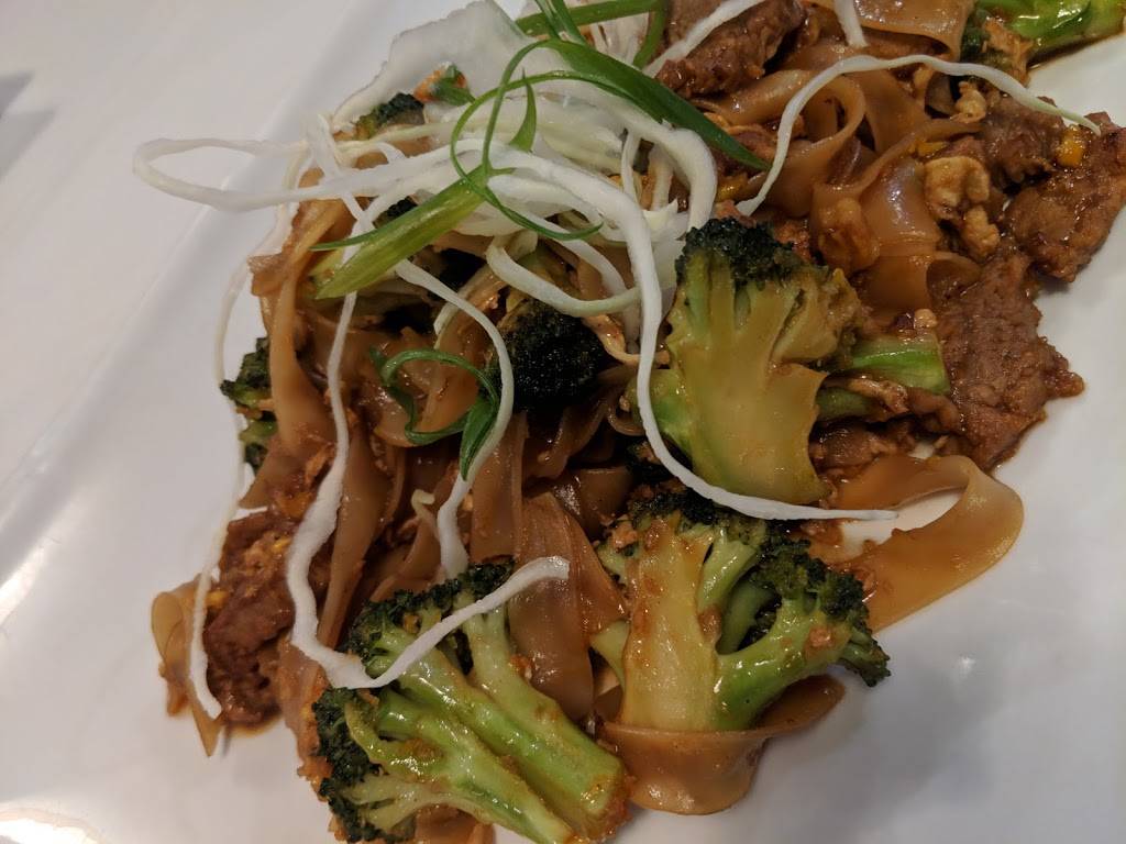 Oudom Thai and Sushi | restaurant | 217 N Woodland Blvd B, DeLand, FL 32720, USA | 3867400123 OR +1 386-740-0123