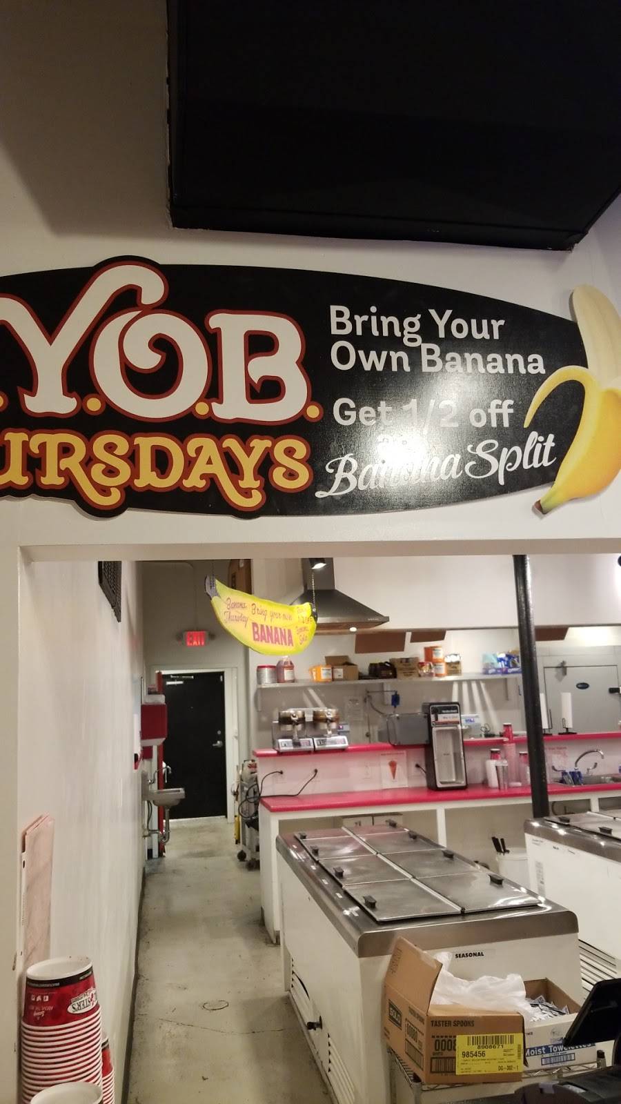 Brusters Real Ice Cream | restaurant | 1400 W Broadway Ave, Maryville, TN 37801, USA | 8659808285 OR +1 865-980-8285