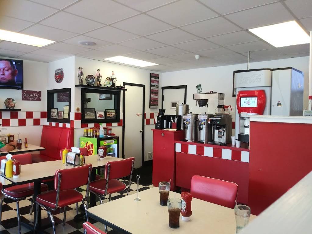 Holts Diner | restaurant | 356 Dinah Shore Blvd #1420, Winchester, TN 37398, USA | 9313135240 OR +1 931-313-5240