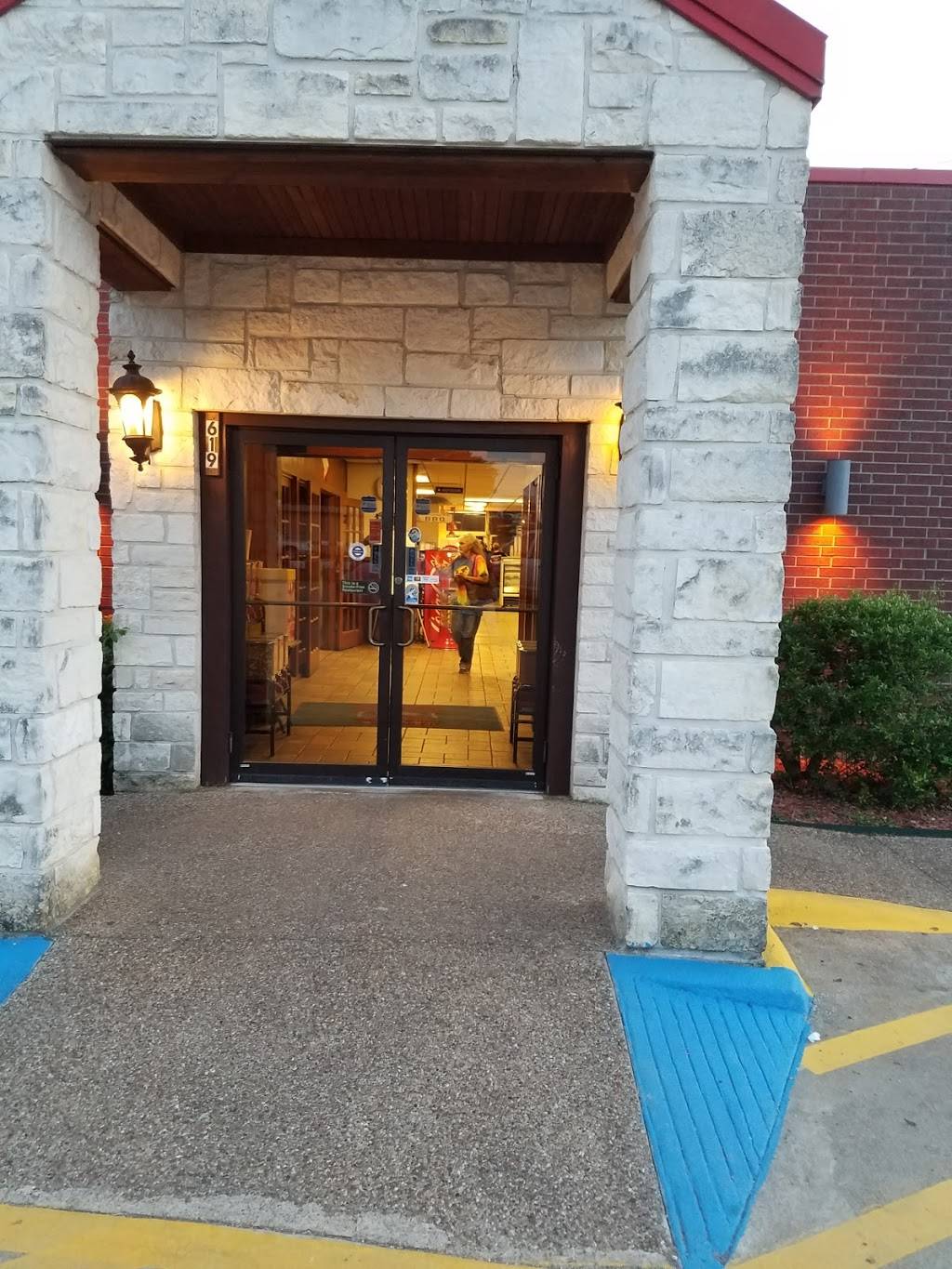 Red Dome Smokehouse | restaurant | 619 S Main St, Quitman, TX 75783, USA | 9037638204 OR +1 903-763-8204