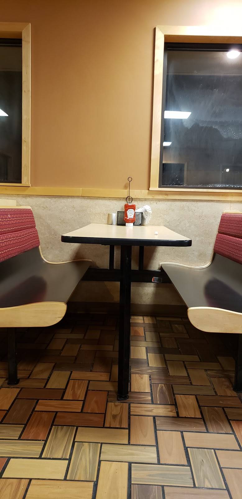 Dairy Queen | restaurant | 139 Green St, Bushnell, IL 61422, USA | 3097723602 OR +1 309-772-3602