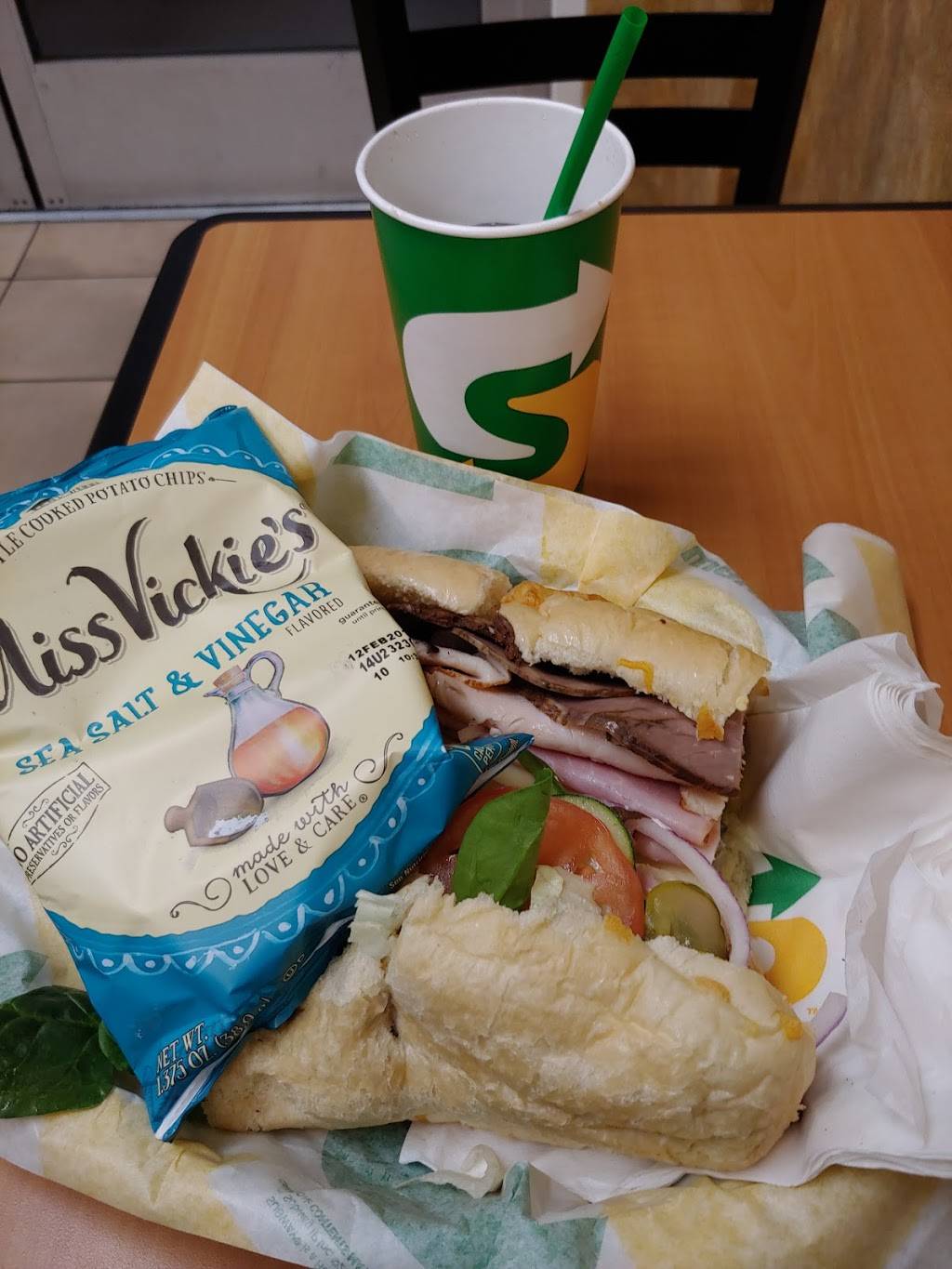 Subway | restaurant | 1921 24th St, Bakersfield, CA 93301, USA | 6618630124 OR +1 661-863-0124