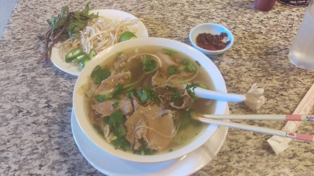 Song Huong Restaurant | restaurant | 10550 Camino Ruiz, San Diego, CA 92126, USA | 8585669876 OR +1 858-566-9876