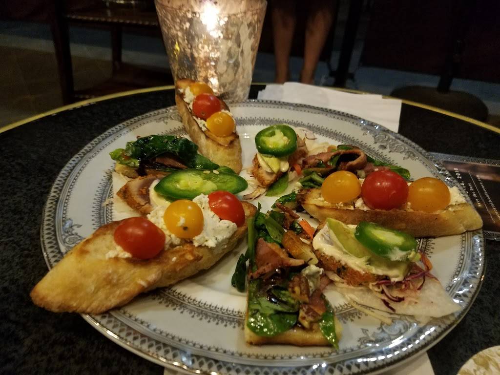 Bohanans Prime Steaks and Seafood | restaurant | 219 E Houston St, San Antonio, TX 78205, USA | 2104722600 OR +1 210-472-2600