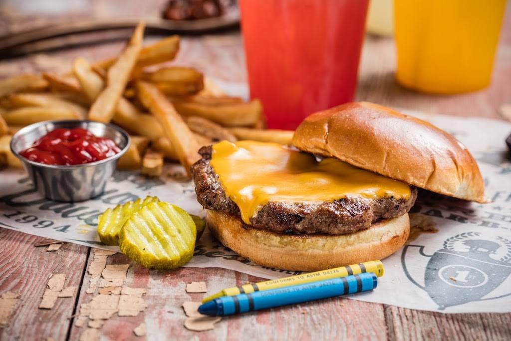 Famous Daves Bar-B-Que | restaurant | 2131 Snelling Ave N, Roseville, MN 55113, USA | 6516334800 OR +1 651-633-4800