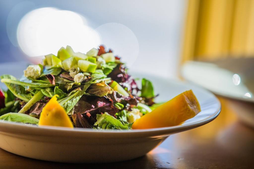 Calas Restaurant | restaurant | 7 Beach St, Manchester-by-the-Sea, MA 01944, USA | 9785253304 OR +1 978-525-3304