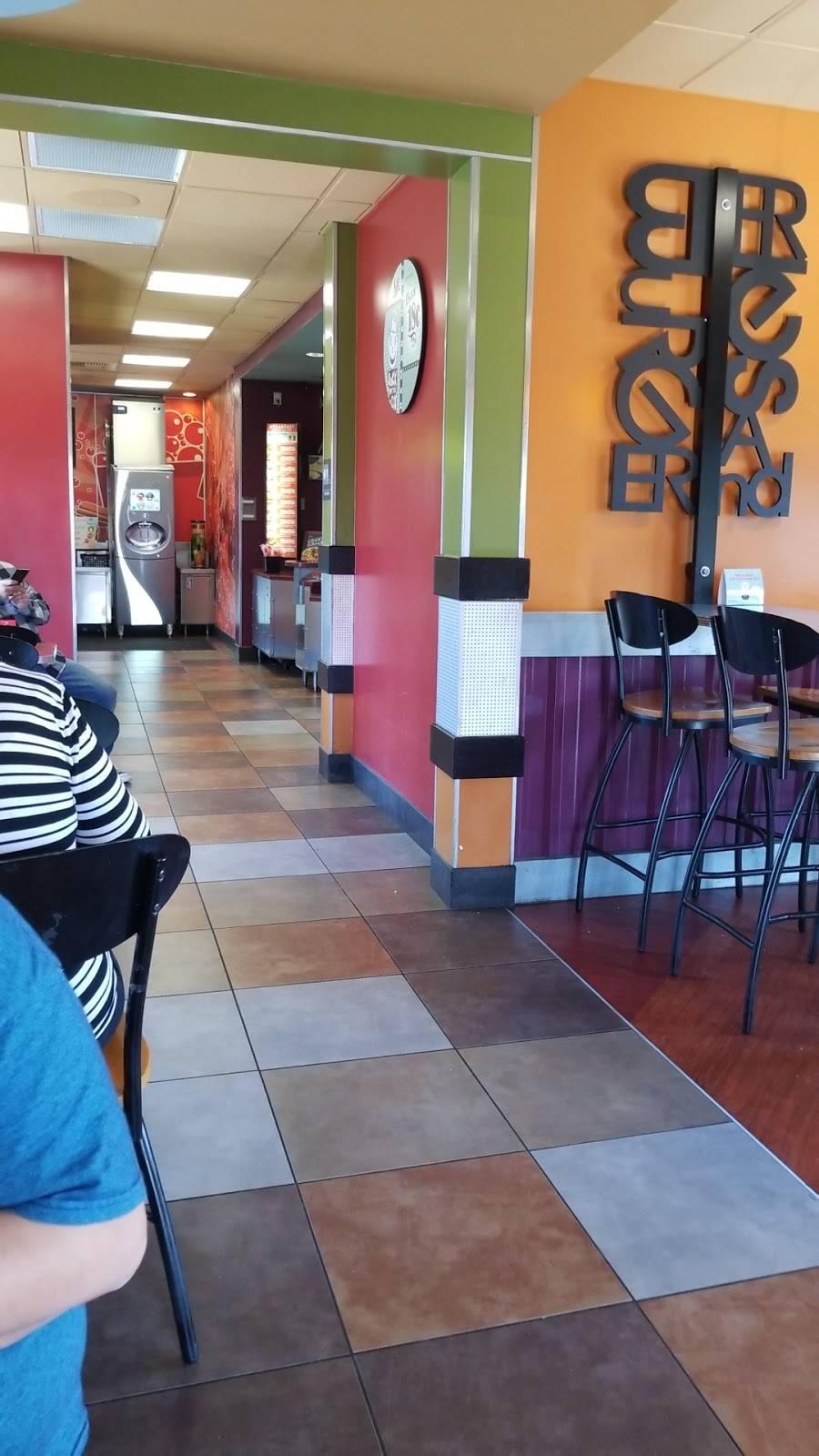 Jack in the Box | restaurant | 4750 Gosford Rd, Bakersfield, CA 93313, USA | 6618340190 OR +1 661-834-0190