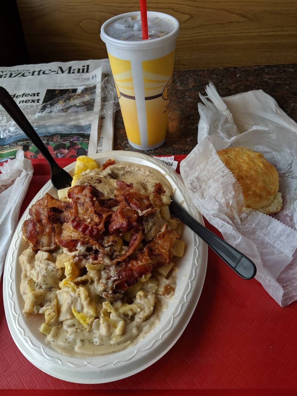 Tudors Biscuit World | restaurant | 5403 Maccorkle Ave, South Charleston, WV 25303, USA | 3047680782 OR +1 304-768-0782