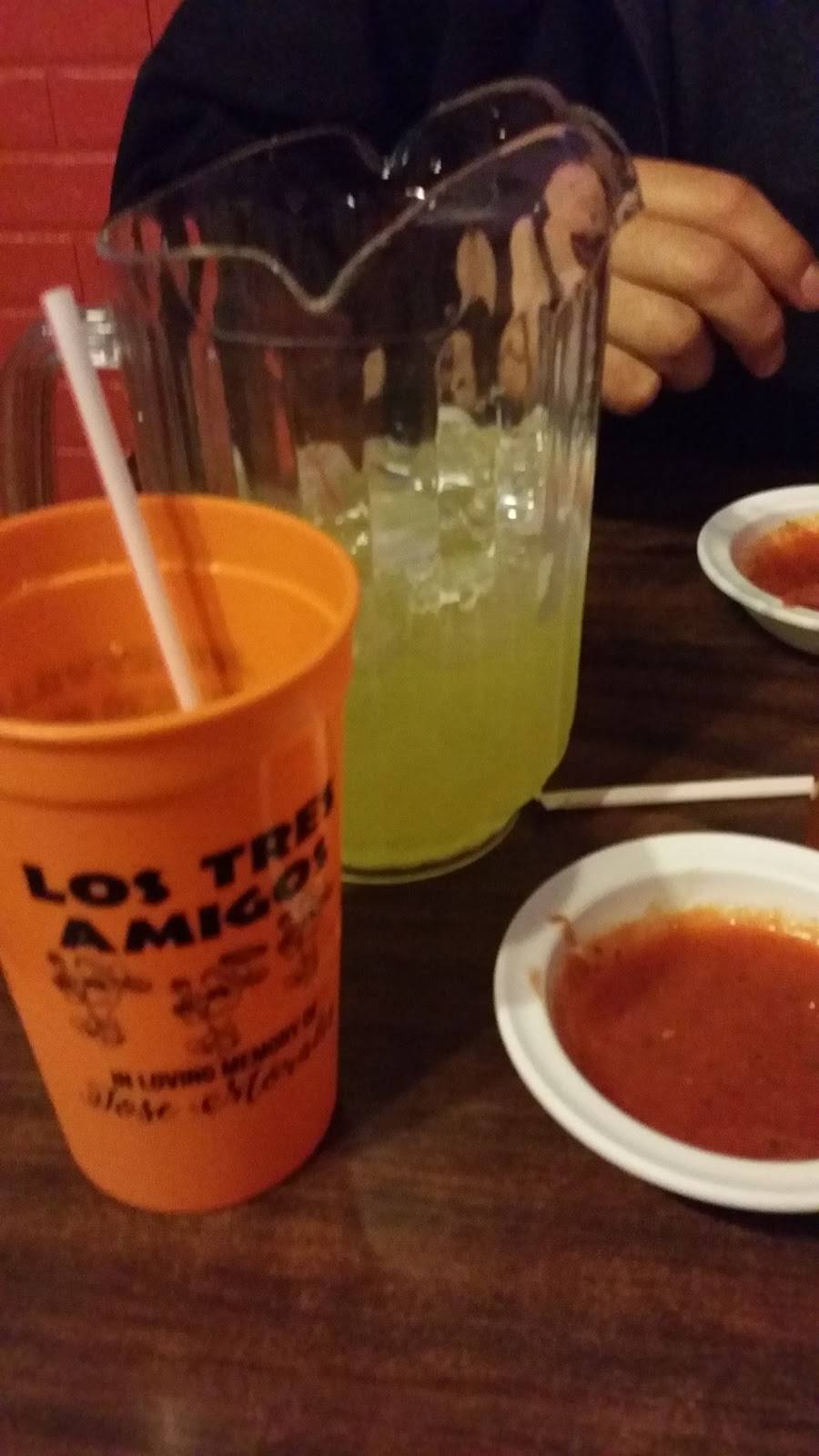 Los Tres Amigos | restaurant | 929 S State St, Jerseyville, IL 62052, USA | 6186398226 OR +1 618-639-8226