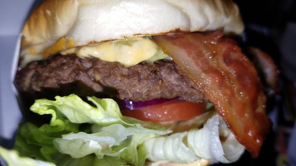 Carls Jr. | restaurant | 2002 N Country Club Dr, Mesa, AZ 85201, USA | 4808343381 OR +1 480-834-3381