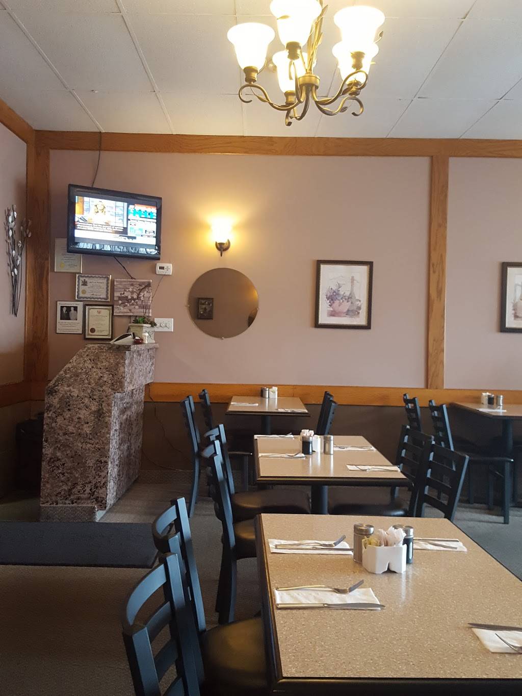 Ace Family Restaurant/Lounge | restaurant | 1120 Fennell Ave E, Hamilton, ON L8T 1S5, Canada | 9053851924 OR +1 905-385-1924