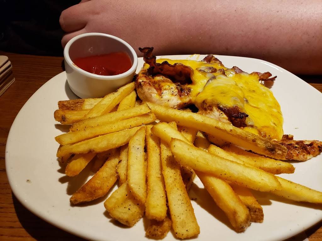 Outback Steakhouse | restaurant | 42871 Ford Rd, Canton, MI 48187, USA | 7349814144 OR +1 734-981-4144