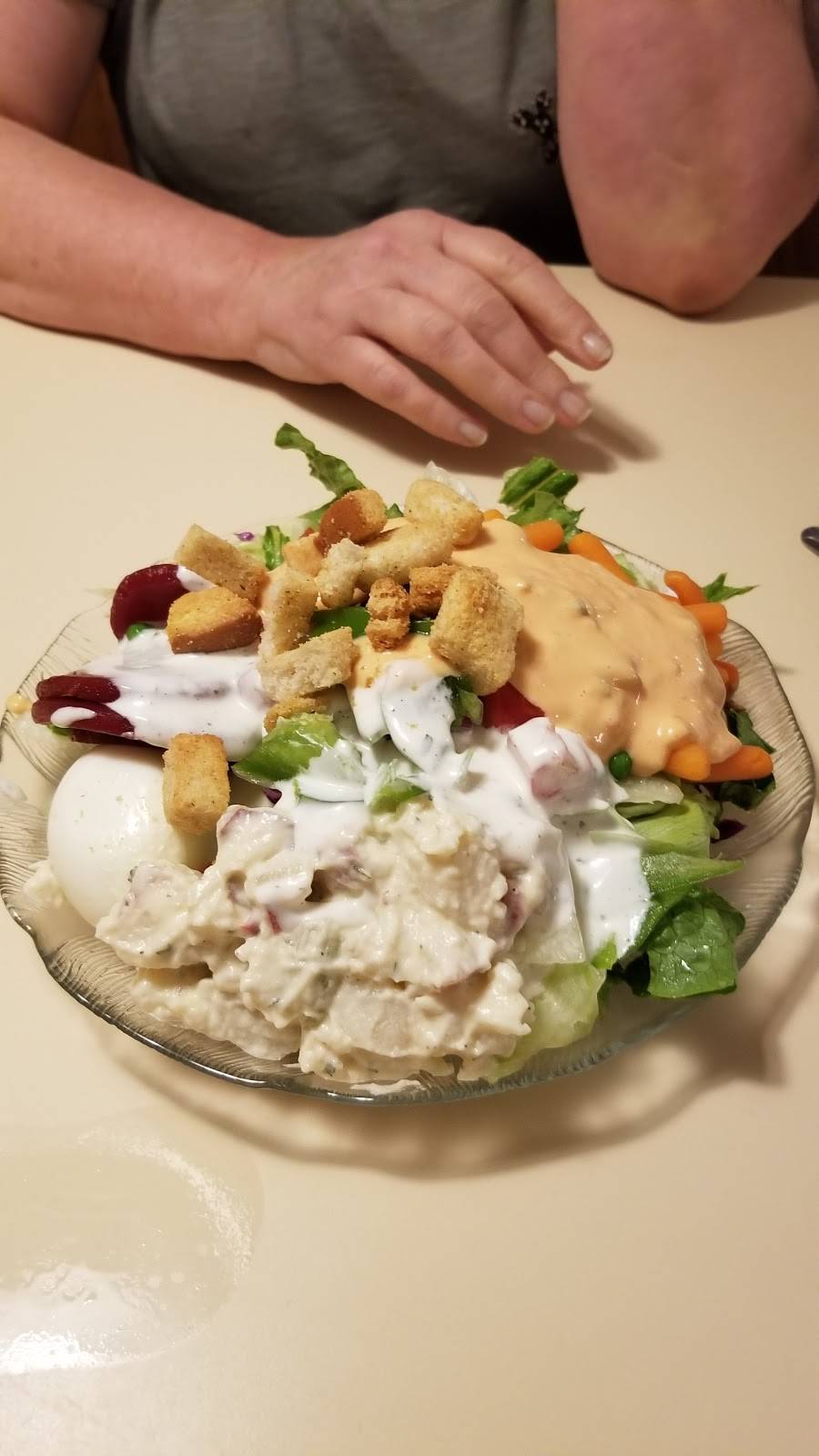 Round Table Pizza | meal delivery | 2424 Magowan Dr, Santa Rosa, CA 95405, USA | 7075281200 OR +1 707-528-1200