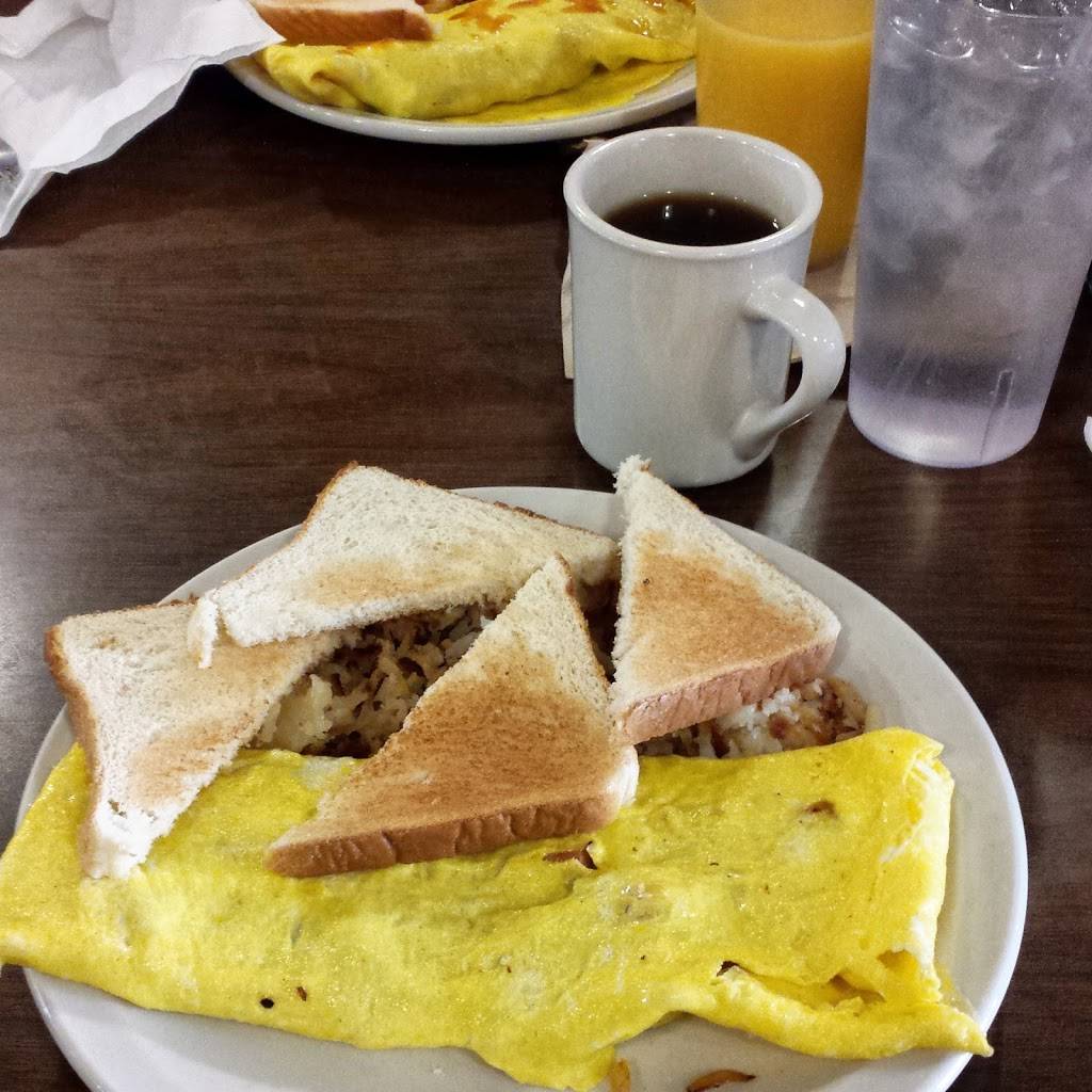 The Burg Cafe | restaurant | 9 E Poplar St, Harrisburg, IL 62946, USA | 6182529097 OR +1 618-252-9097