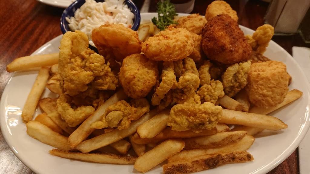 The Chateau - Franklin | restaurant | 466 King St, Franklin, MA 02038, USA | 7746139300 OR +1 774-613-9300