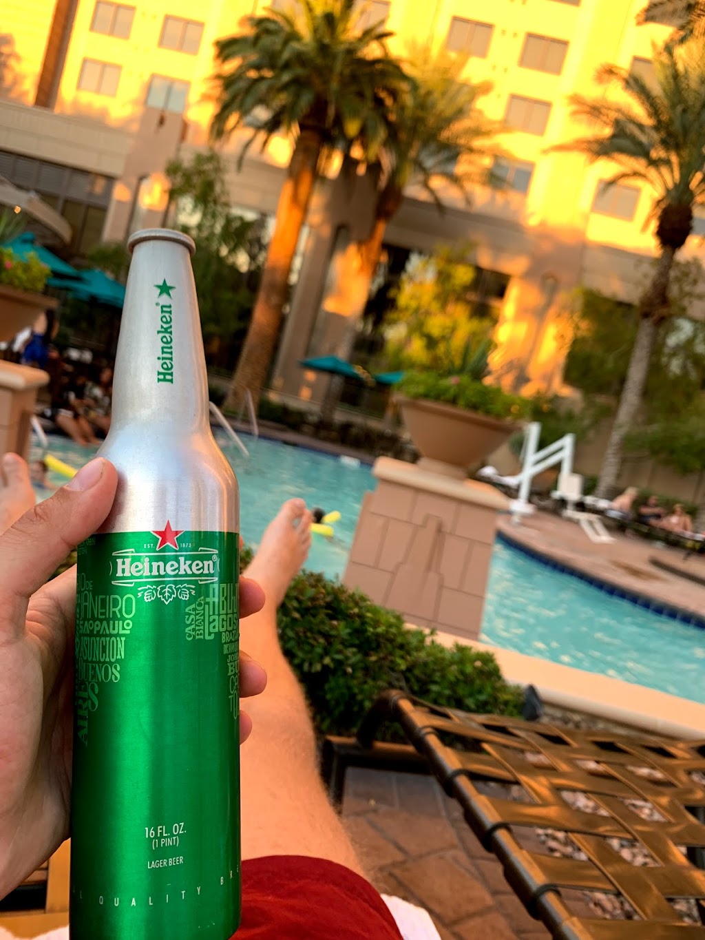 Waves Bar &Grill | restaurant | Level 1, 16819 Front Beach Rd, Panama City Beach, FL 32413, USA | 8502354500 OR +1 850-235-4500