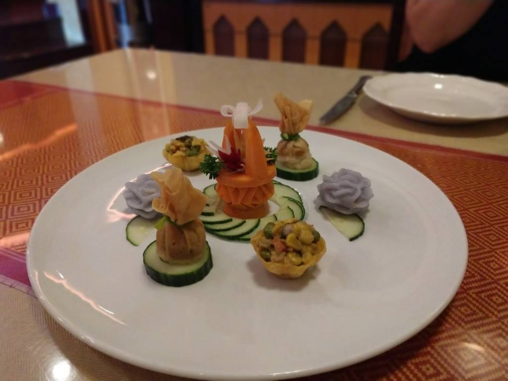 Aruns Thai Restaurant | restaurant | 4156 N Kedzie Ave, Chicago, IL 60618, USA | 7735391909 OR +1 773-539-1909