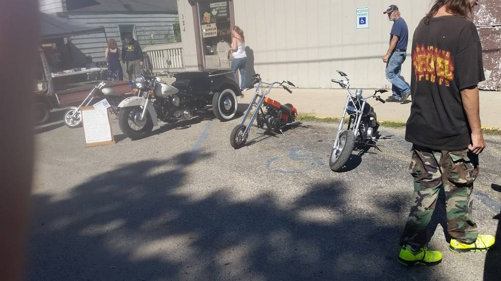 Maple Valley Inn | restaurant | 116 W 2nd St, Trufant, MI 49347, USA | 6162005277 OR +1 616-200-5277