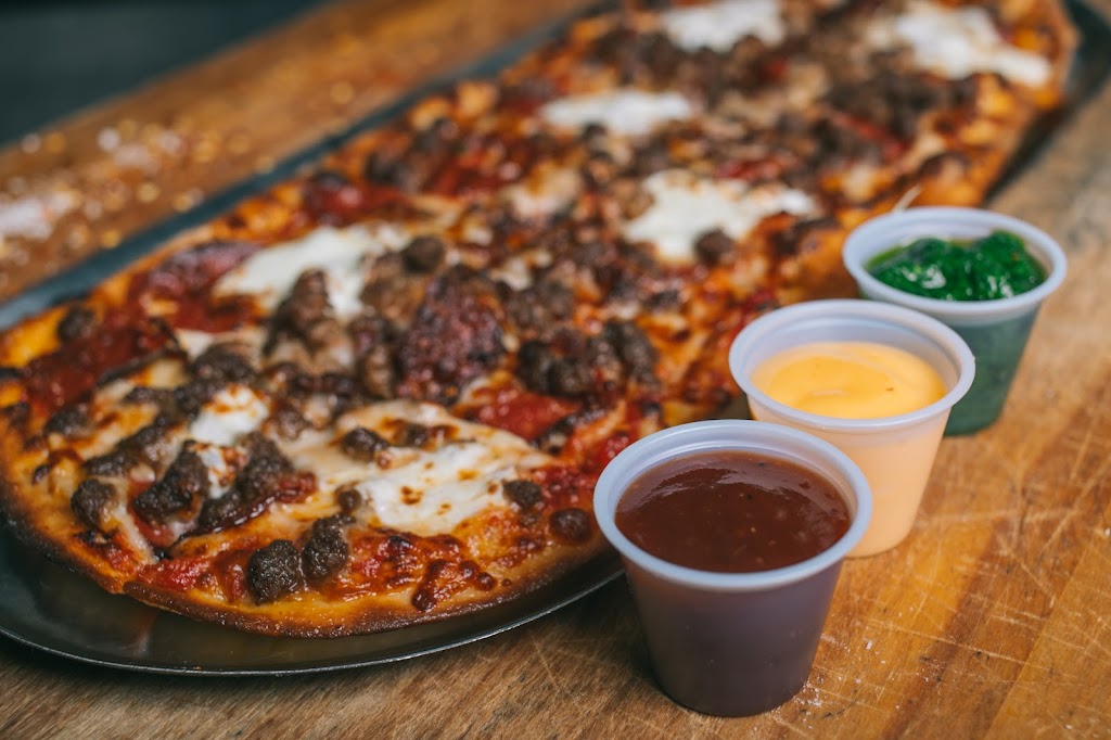 Slim & Huskys Pizza Beeria (Memphis) | restaurant | 634 Union Ave, Memphis, TN 38103, USA | 9016171655 OR +1 901-617-1655