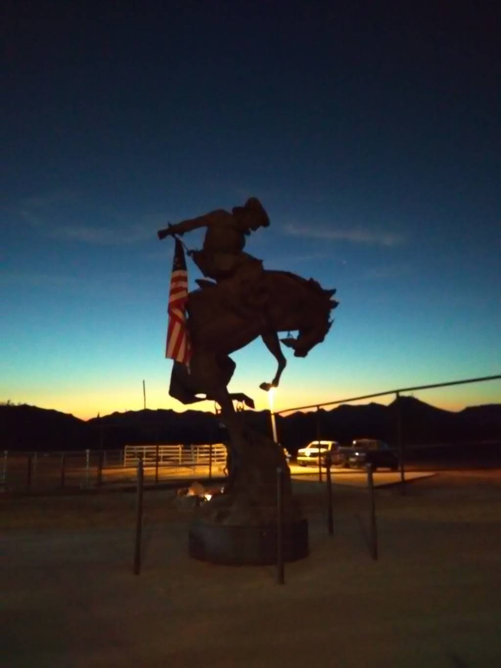 Outlaw Annies | restaurant | 6705 E Cave Creek Rd, Cave Creek, AZ 85331, USA | 4804882873 OR +1 480-488-2873