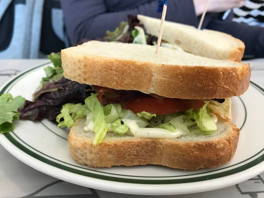 Aris Diner | restaurant | 2003 Fenwick St NE, Washington, DC 20002, USA | 2022901827 OR +1 202-290-1827