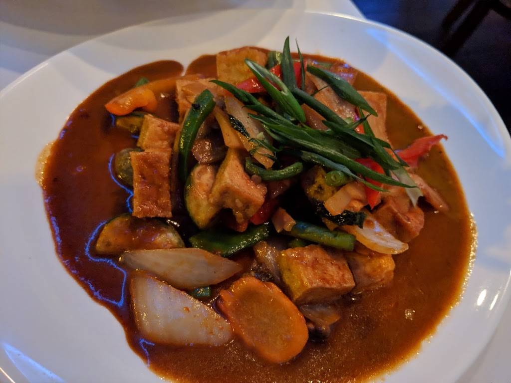 Oudom Thai & Sushi Restaurant | restaurant | 100 S Eola Dr #105, Orlando, FL 32801, USA | 4078493739 OR +1 407-849-3739