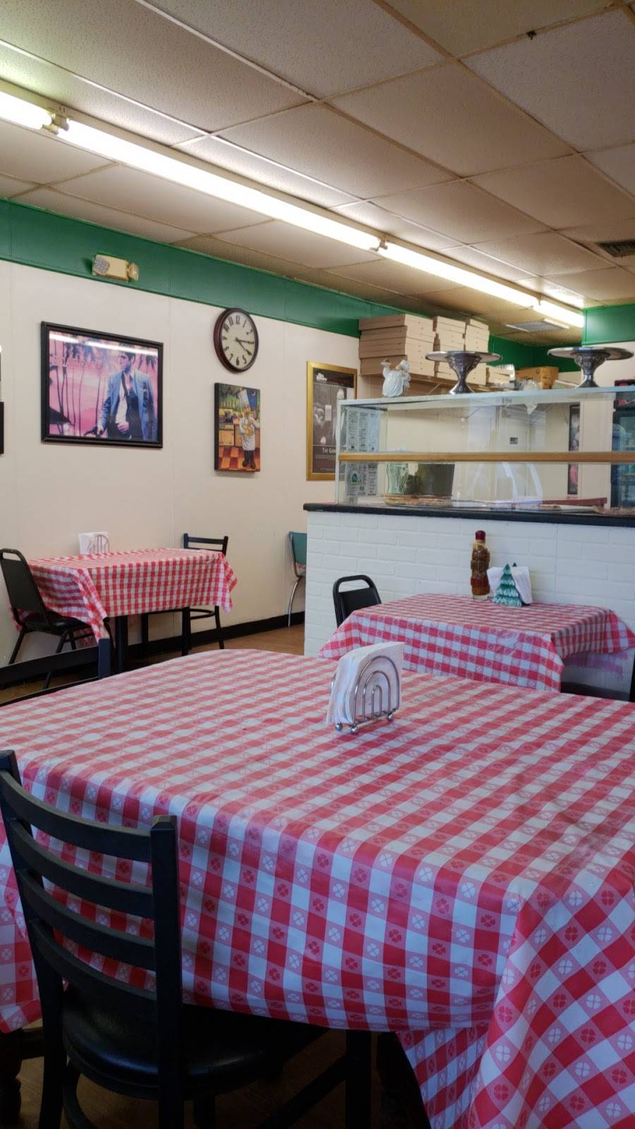 Bocces Pizzeria | restaurant | 925 E 1st Ave, Mt Dora, FL 32757, USA | 3523850067 OR +1 352-385-0067