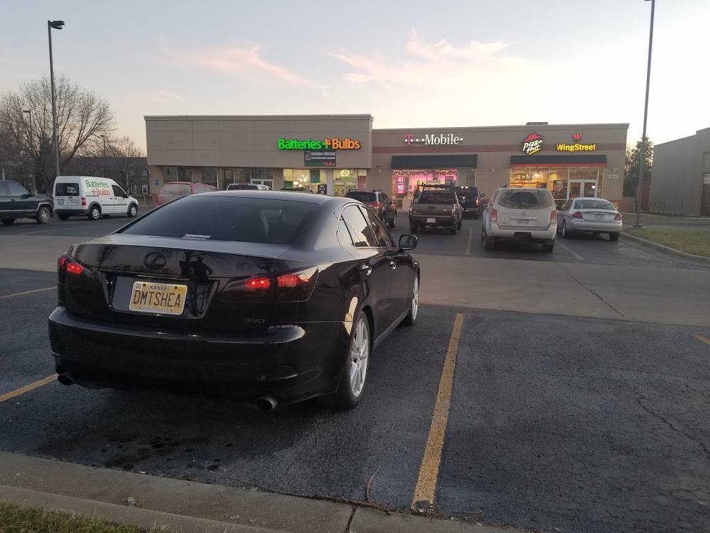 Pizza Hut | meal takeaway | 4651 W 6th St, Lawrence, KS 66049, USA | 7858432211 OR +1 785-843-2211