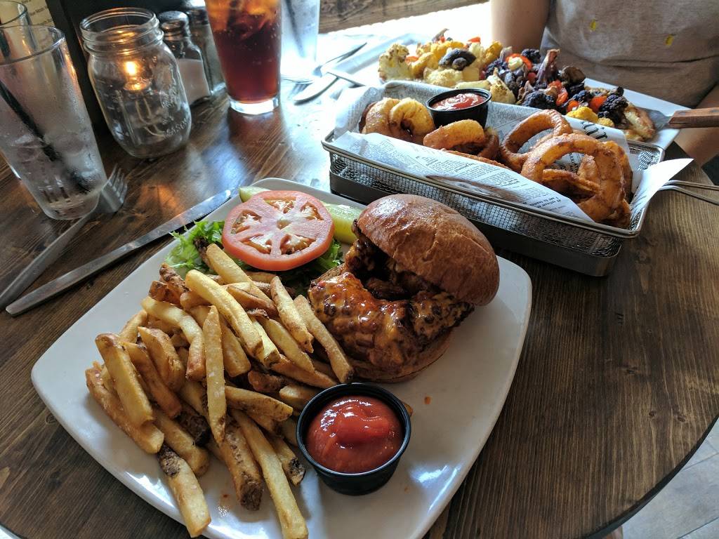 Tavern On Main | restaurant | 136 S Main St, Crown Point, IN 46307, USA | 2197799377 OR +1 219-779-9377