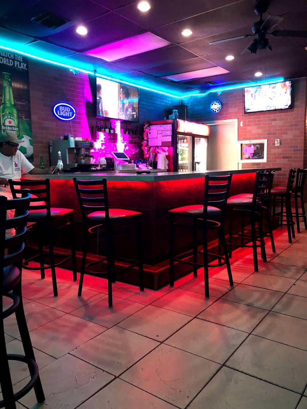 BARAHONA CAFE RESTAURANT | restaurant | 4765 NW 183rd St, Opa-locka, FL 33055, USA | 7866612129 OR +1 786-661-2129