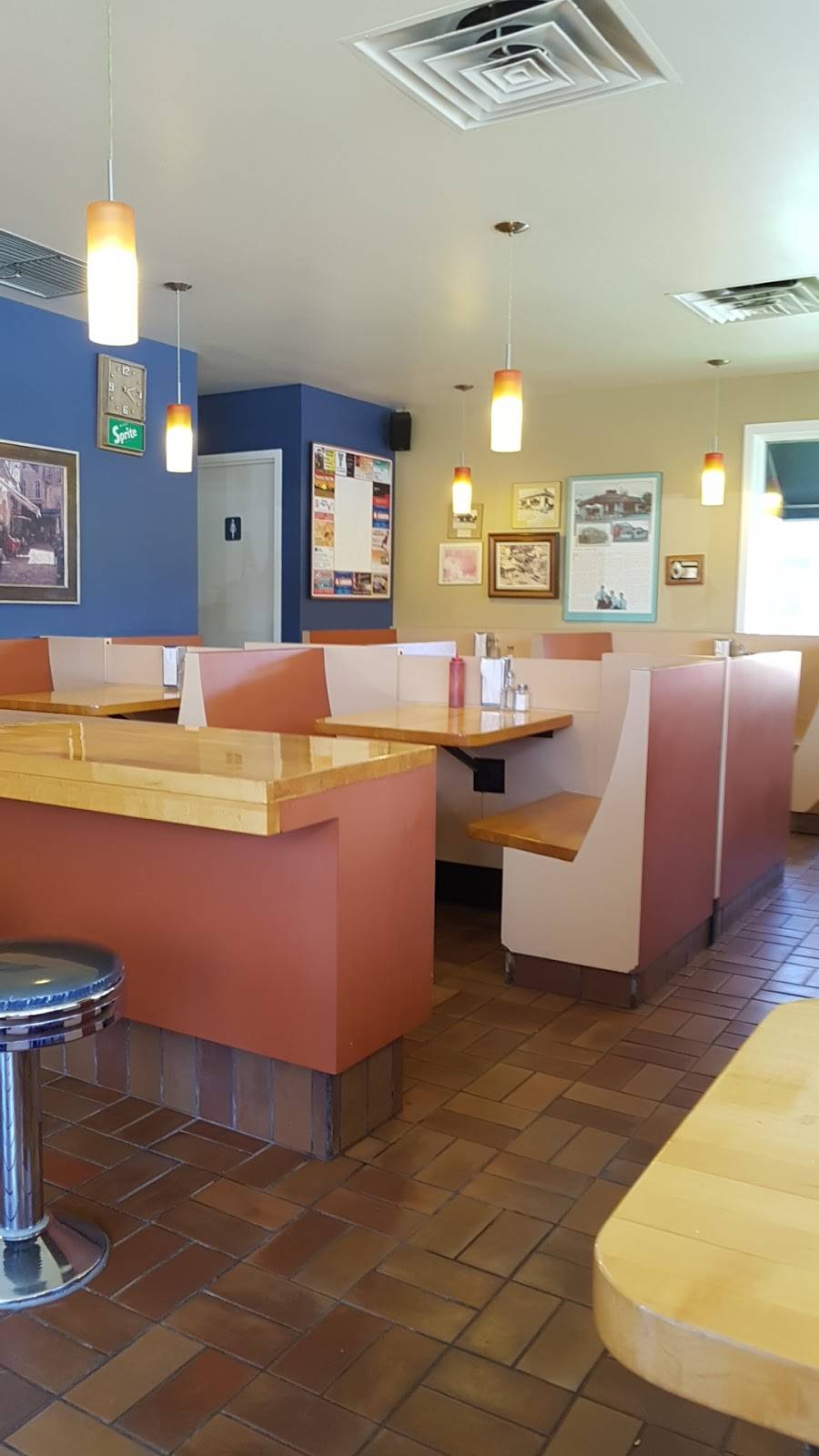 Cantine Normandin | restaurant | 1100 Avenue de lUnion, Saint-Césaire, QC J0L 1T0, Canada | 4504693988 OR +1 450-469-3988