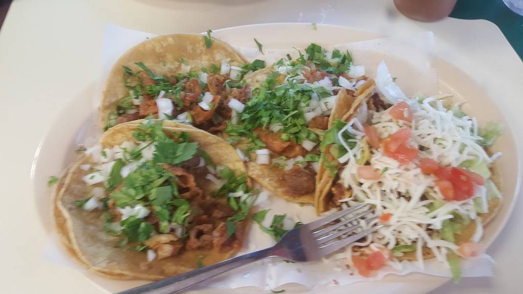 Fiesta Burrito | restaurant | 924 W 75th St #104, Naperville, IL 60564, USA | 6304167525 OR +1 630-416-7525