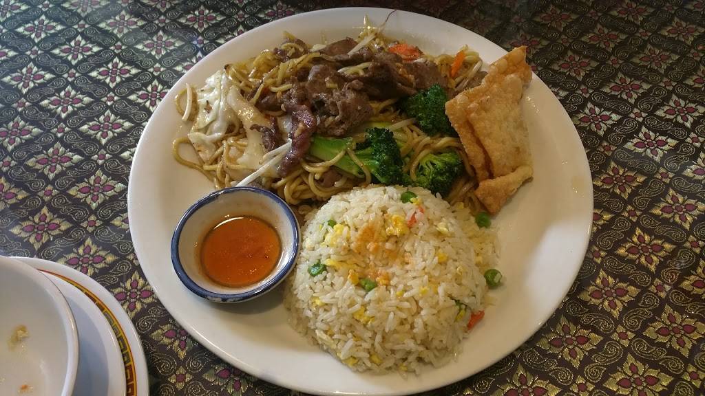 Siam Smile Thai Cuisine | restaurant | 1907 W Magnolia Blvd, Burbank, CA 91506, USA | 8185585051 OR +1 818-558-5051