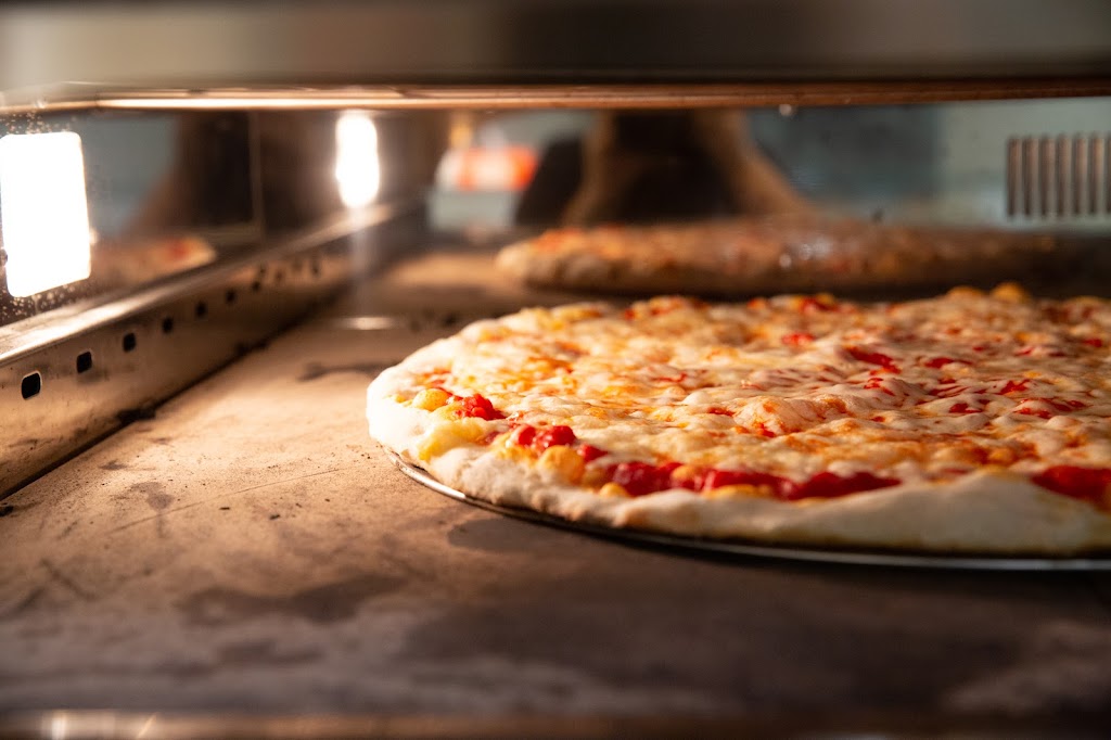 Carnegie Pizza | restaurant | 200 W 41st St, New York, NY 10036, USA | 2127774141 OR +1 212-777-4141