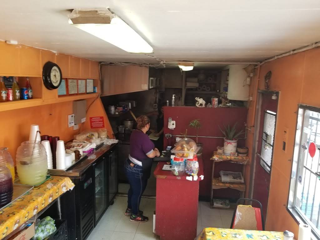 El Padrino | restaurant | 408 W Jefferson Blvd, Dallas, TX 75208, USA | 2149433993 OR +1 214-943-3993