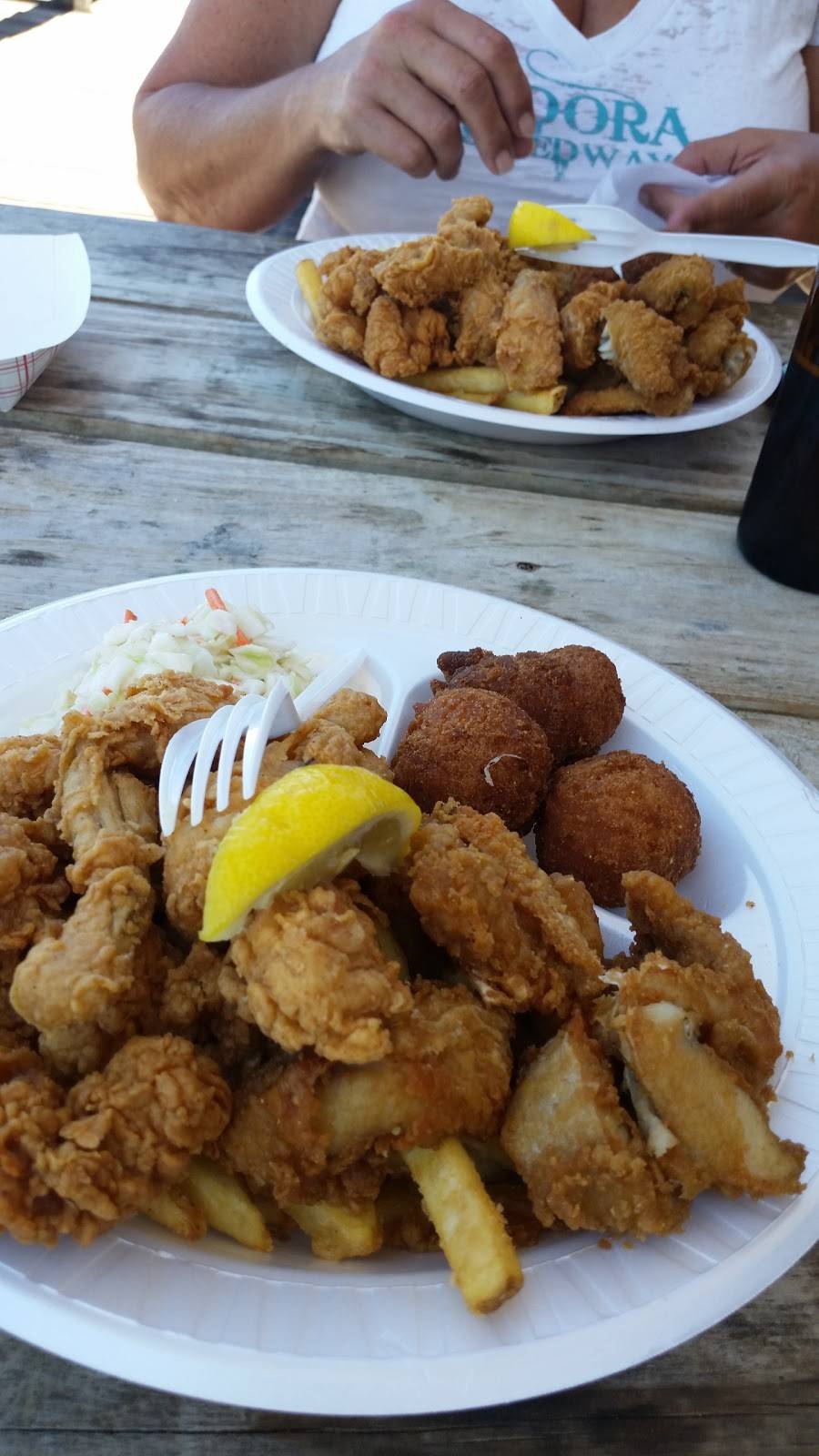 Lone Cabbage Fish Camp | restaurant | 8199 W King St, Cocoa, FL 32926, USA | 3216324199 OR +1 321-632-4199