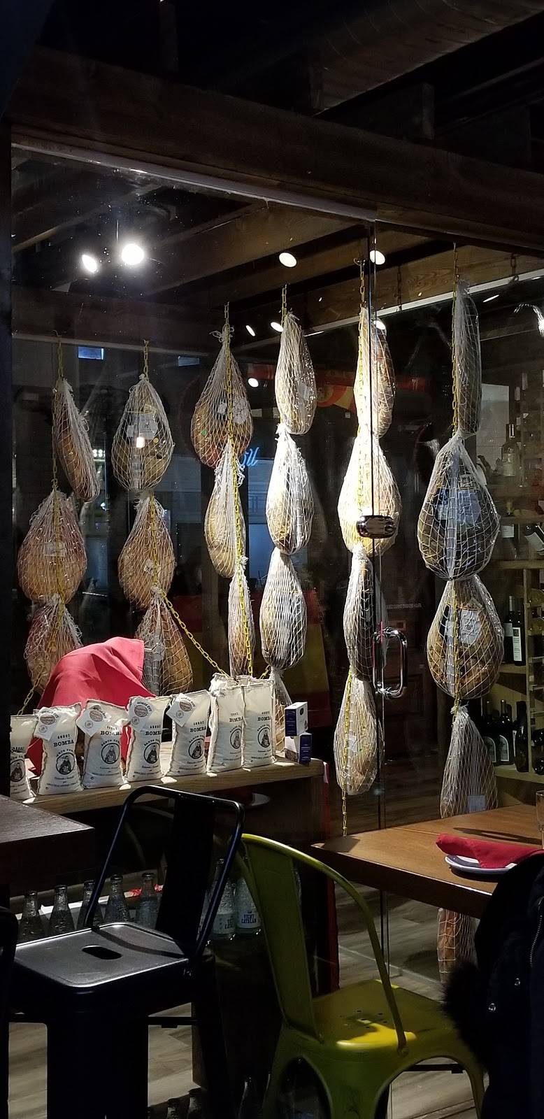 Toro Kitchen + Bar | restaurant | 1142 E Commerce St, San Antonio, TX 78205, USA | 2105921075 OR +1 210-592-1075