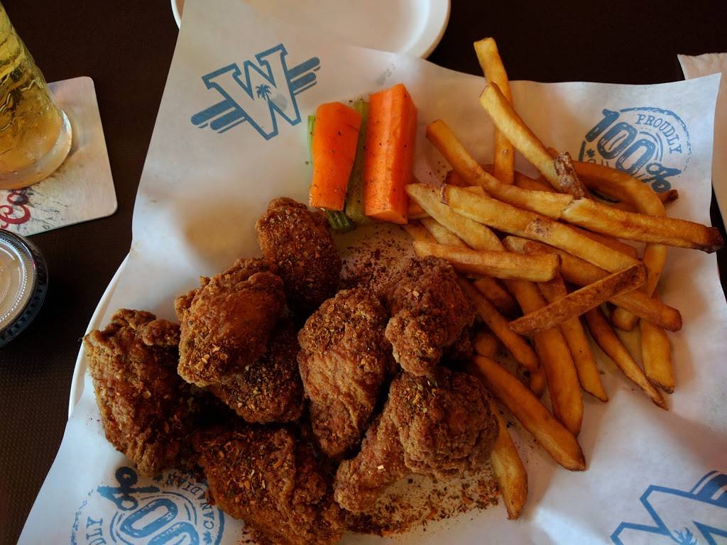 Wild Wing | restaurant | 13461 Yonge St, Richmond Hill, ON L4E 0L2, Canada | 9057734929 OR +1 905-773-4929