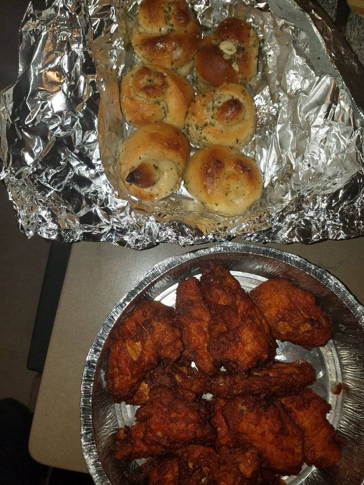 Rob & Tonys Pizzeria | restaurant | 66-35 Grand Ave, Maspeth, NY 11378, USA | 7185050355 OR +1 718-505-0355