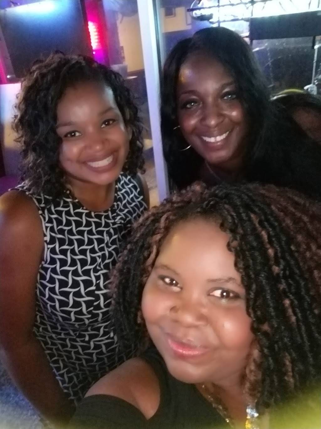 The Gramu Lounge | restaurant | 11752 Frankstown Rd, Penn Hills, PA 15235, USA | 4122410322 OR +1 412-241-0322