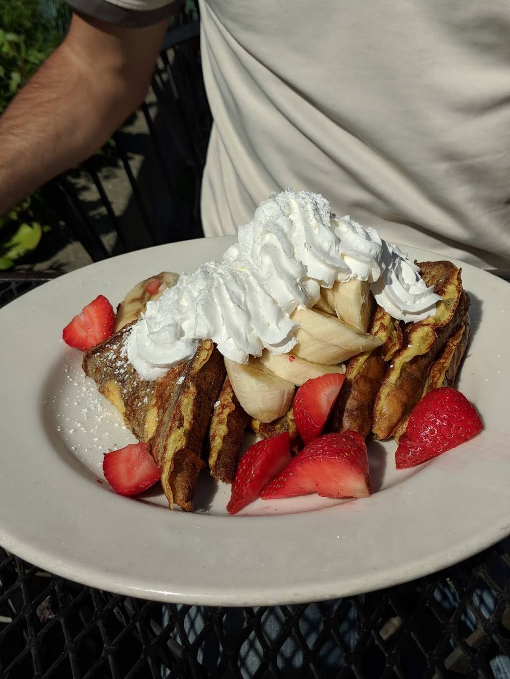 Sallys | restaurant | 300 De Haro St Ste 332, San Francisco, CA 94103, USA | 4156266006 OR +1 415-626-6006