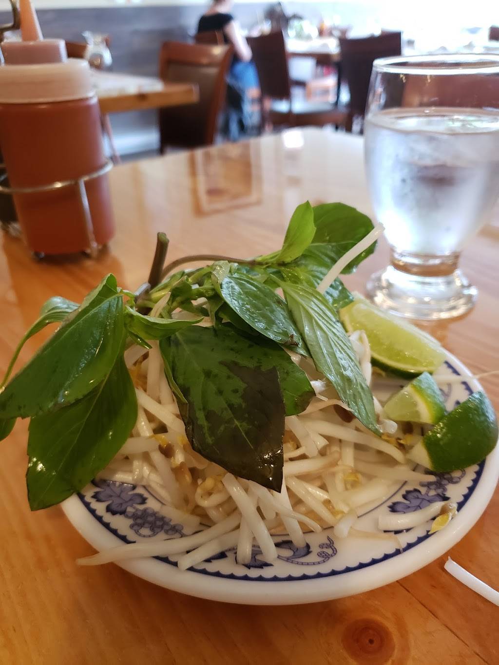 Restaurant Y Lan | restaurant | 6425 Rue Saint-Denis, Montréal, QC H2S 2R6, Canada | 5144953812 OR +1 514-495-3812