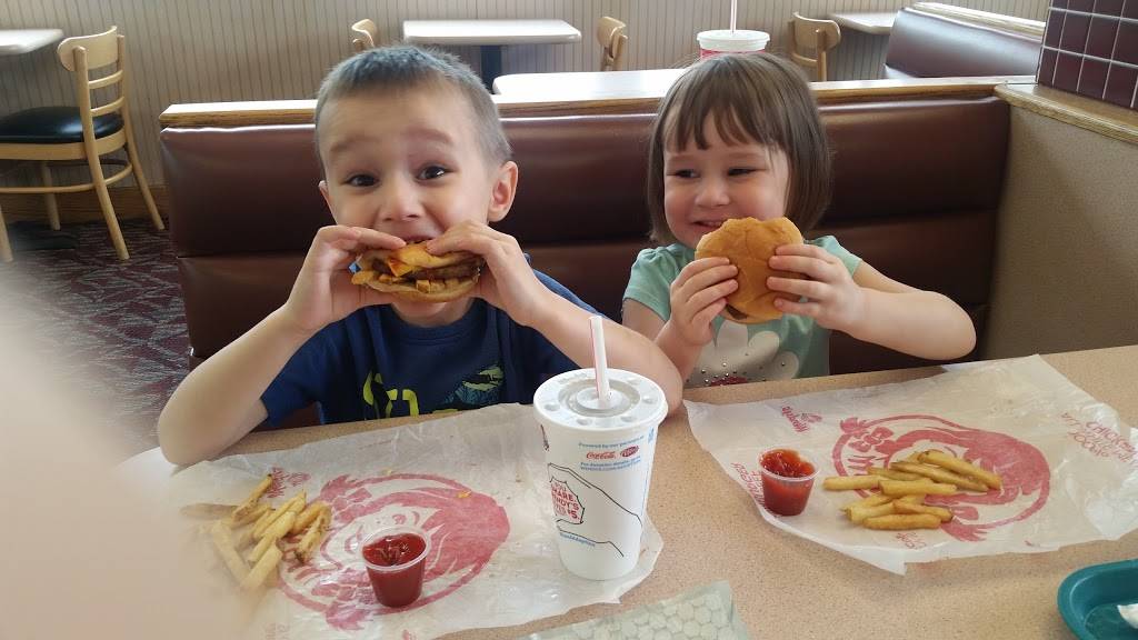 Wendys | restaurant | 3180 Niagara Falls Blvd, Amherst, NY 14228, USA | 7167430592 OR +1 716-743-0592