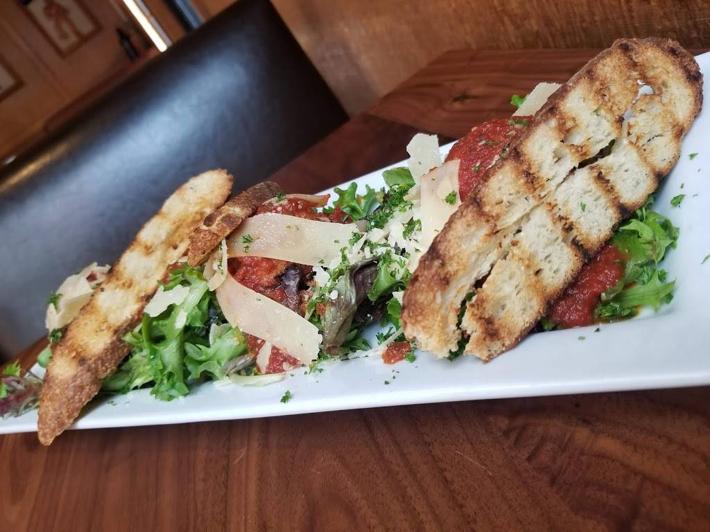 The Vineyard Restaurant and Bar | restaurant | 605 S I St, Madera, CA 93637, USA | 5596740923 OR +1 559-674-0923