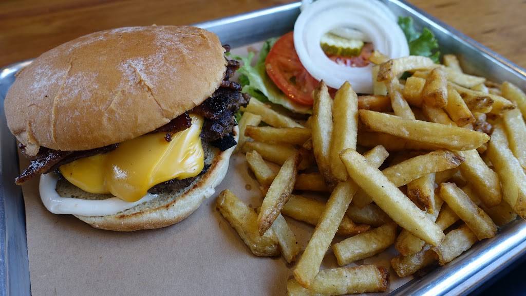 Armadillo Willys BBQ | restaurant | 2260 Bridgepointe Pkwy, Foster City, CA 94404, USA | 6505717427 OR +1 650-571-7427